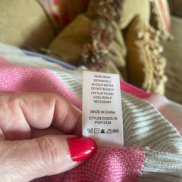 Lightweight pink camo print sweater.  Perfect transitional piece. - Picture 4 of 4